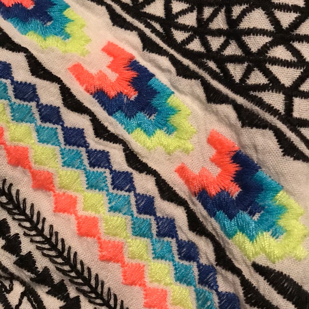 Embroidered top - Picture 3 of 5